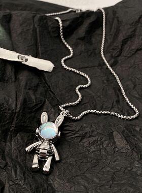 百搭新款可活动个性钛钢兔子项链男女吊坠嘻哈长款毛衣链卫衣链配