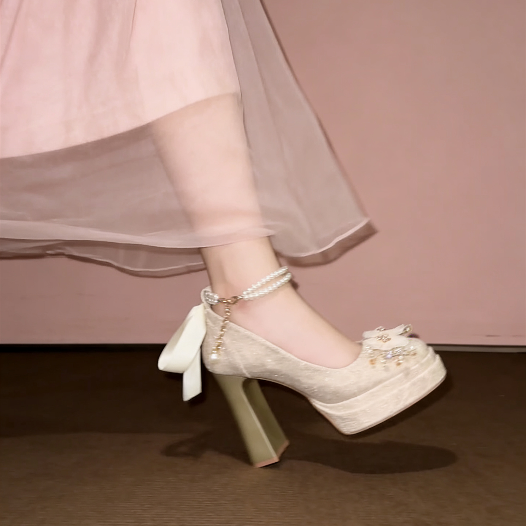 小个子双层防水台婚鞋新娘鞋花朵绝美禾秀婚纱两穿结婚高跟鞋粗跟,淘宝优惠券,粉丝福利购,淘宝优惠卷