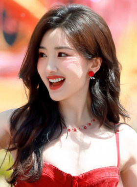红色花朵串珠项链女款高级感轻奢小众锁骨链夏日绝美气质颈链配饰