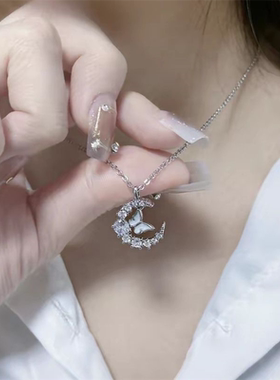 伴月蝴蝶轻奢ins不掉色锁骨项链女送女友闺蜜圣诞节生日礼物