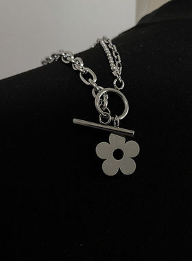 钛钢小花项链女ins嘻哈甜酷花朵吊坠小众设计卫衣锁骨链男