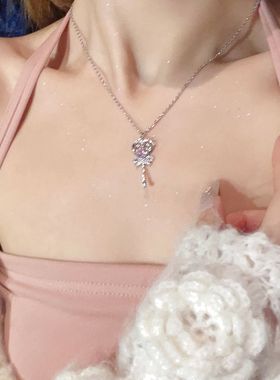 香港美到失语!粉钻爱心魔法棒项链女新款气质锁骨链轻