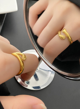 欧美韩版浪漫双手爱的拥抱钛钢首饰品戒指女抱相拥情人节礼物配饰