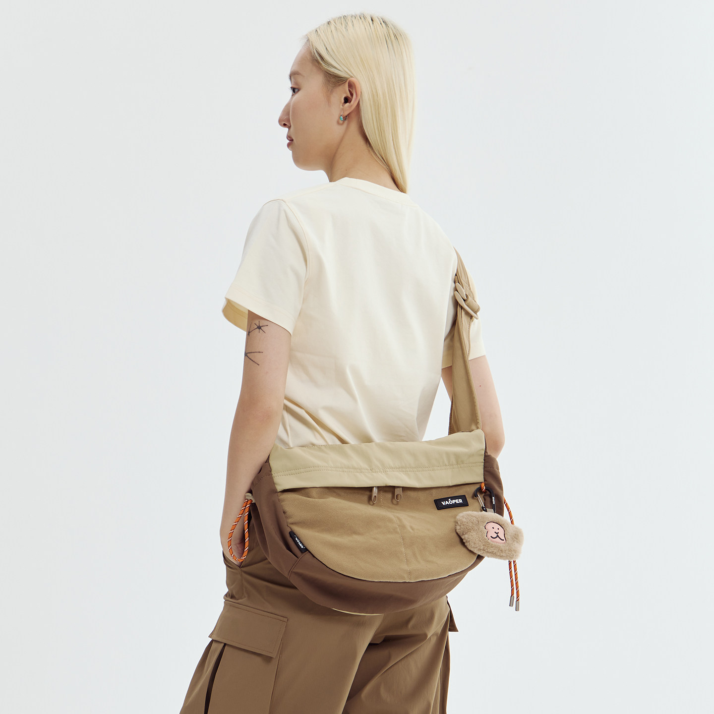 VAOPER co-branded lightweight large-capacity crossbody bag