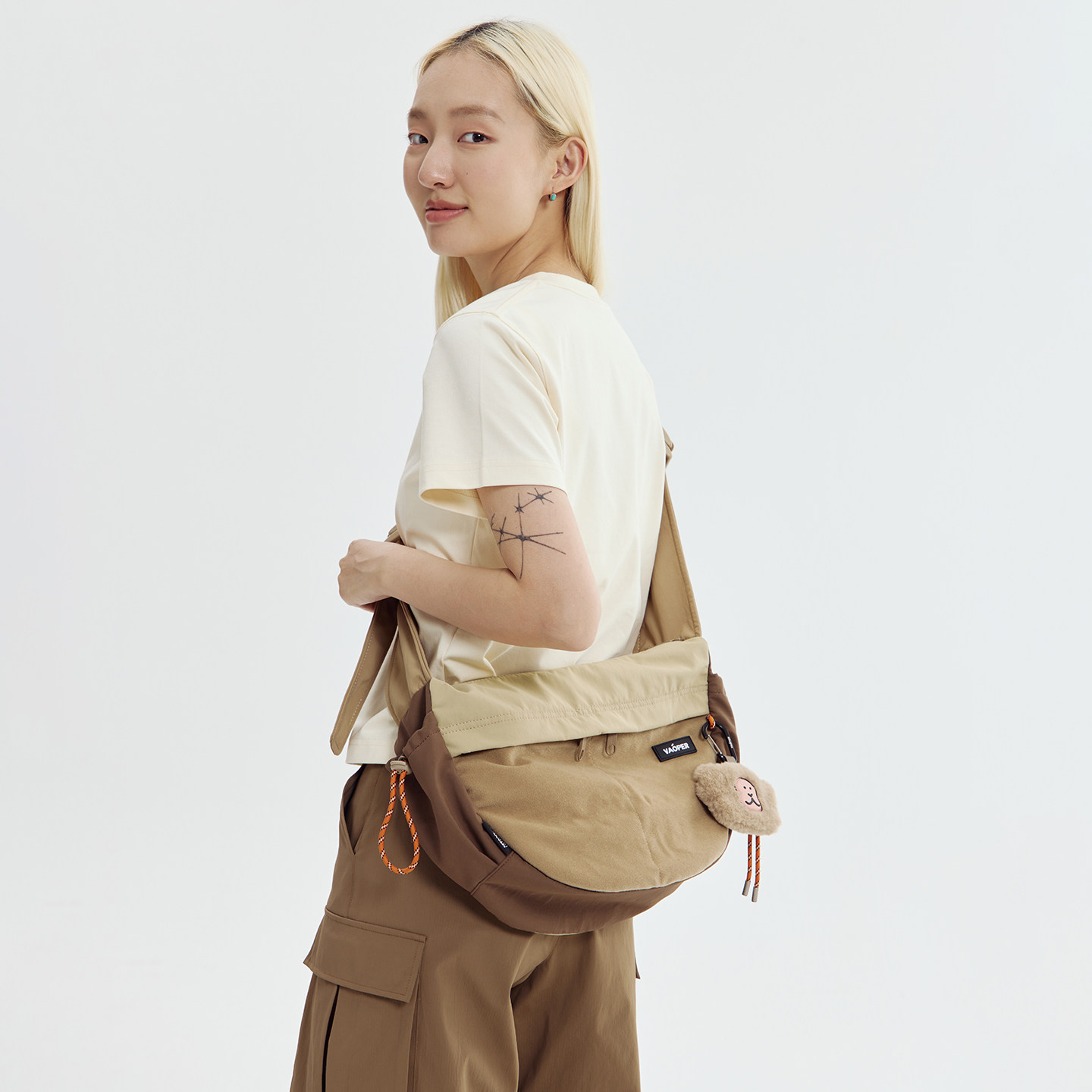 VAOPER co-branded lightweight large-capacity crossbody bag