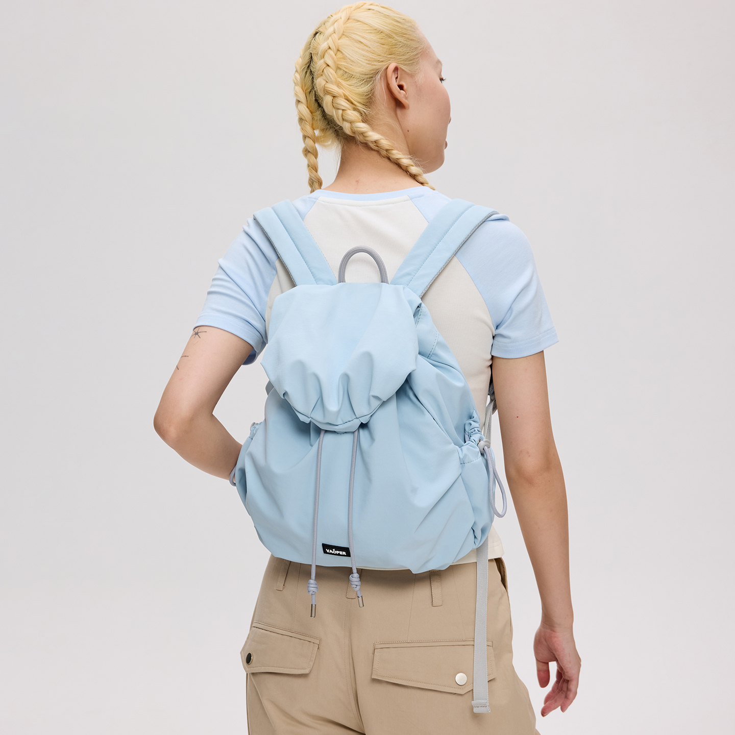 VAOPER喂牌双肩包女大容量通勤包休闲旅行轻便背包高颜值出游书包 - 图1