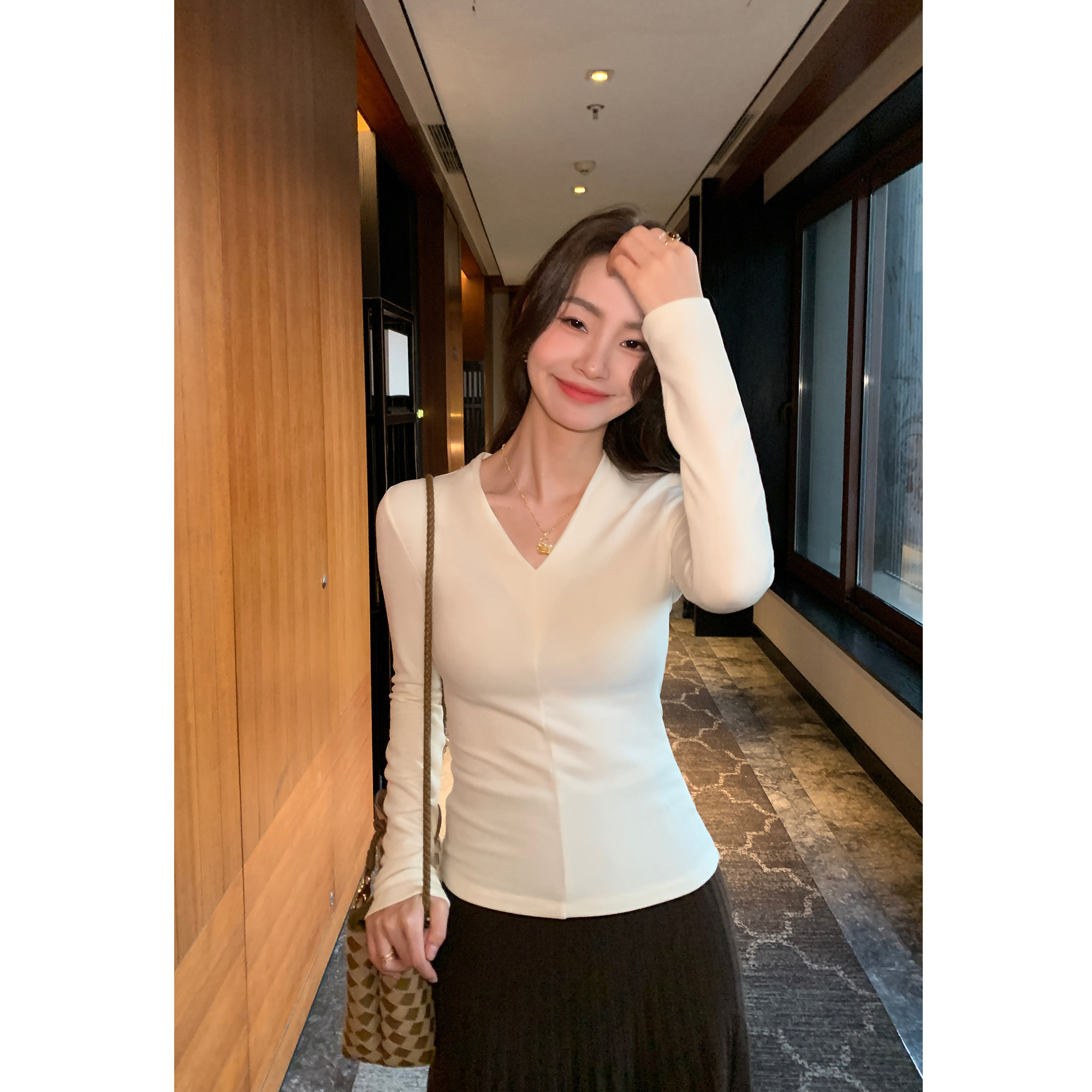 pusumede 悸动定格 极简V领正肩长袖t恤女修身抓绒内搭打底针织衫,淘宝优惠券,粉丝福利购,淘宝优惠卷