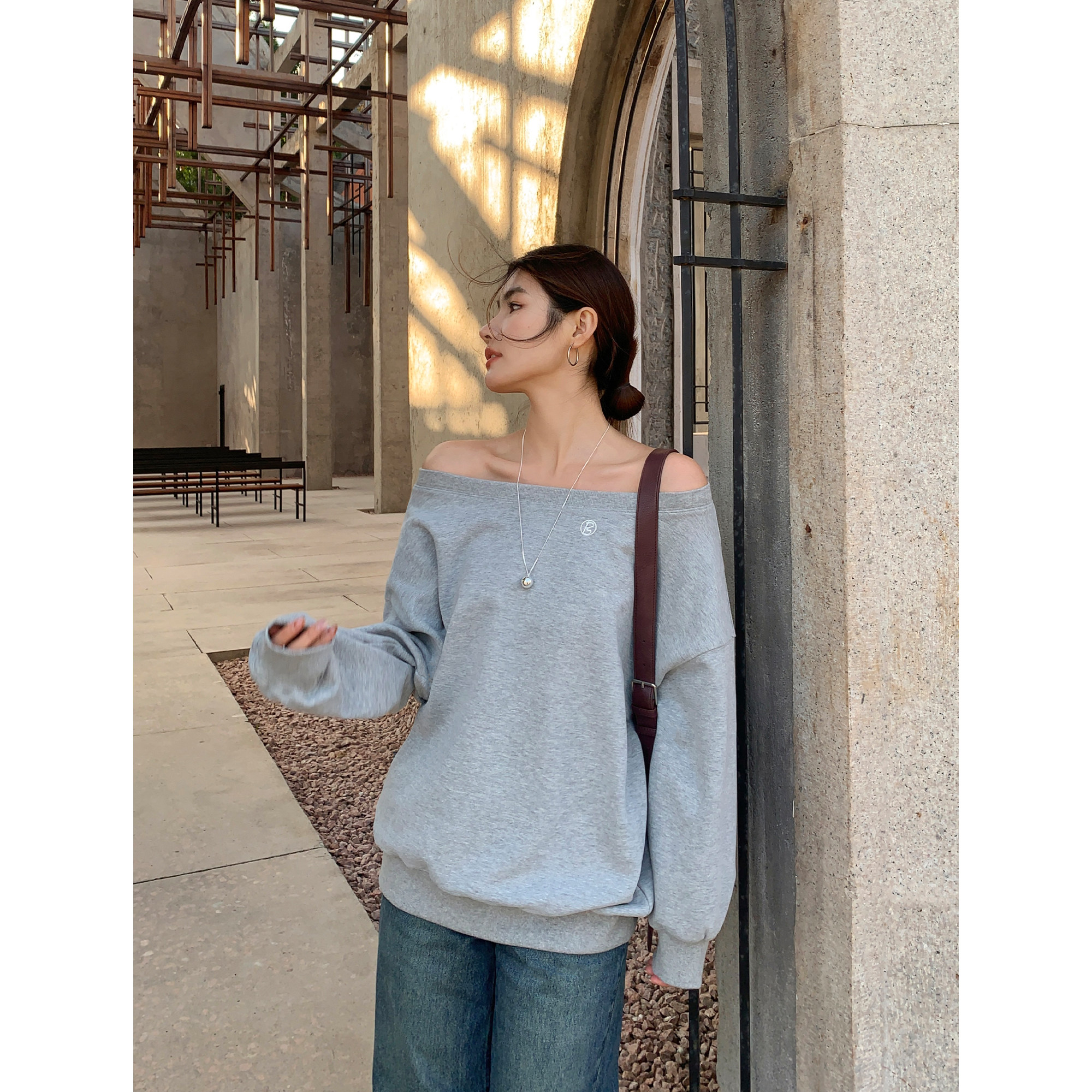 pusumede【现货5折】斜肩刺绣卫衣女一字肩宽松慵懒套头长袖上衣,淘宝优惠券,粉丝福利购,淘宝优惠卷