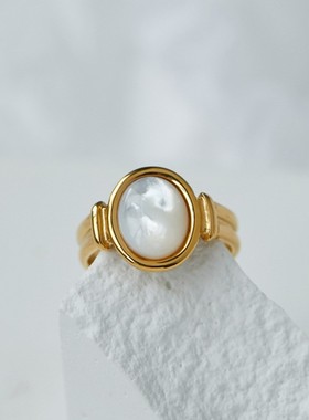 INS风罗马弧面白贝壳贝母椭圆戒指钛钢镀18K金持久不易掉色
