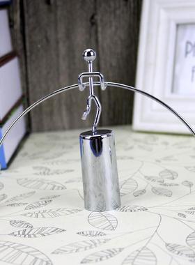 铁艺小铁人 摇摆举重不倒创意礼品桌面小摆件 趣味装饰品定制