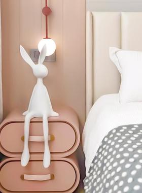 创意轻奢网红卡通雕塑坐姿长耳兔子摆件客厅电视柜玄关卧室装饰品