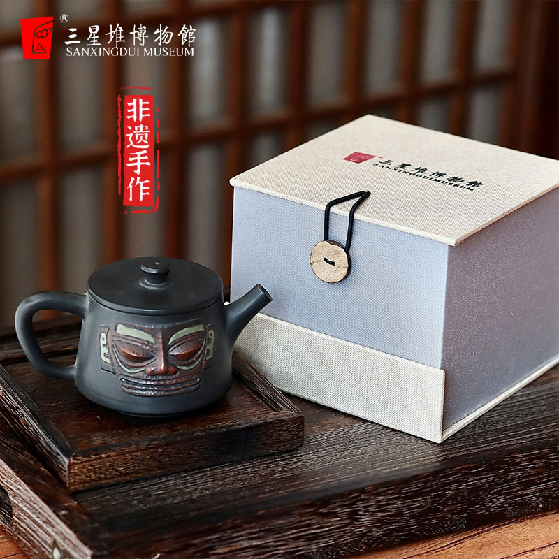 Sanxingdui Museum cultural and creative relief pot with unique insight