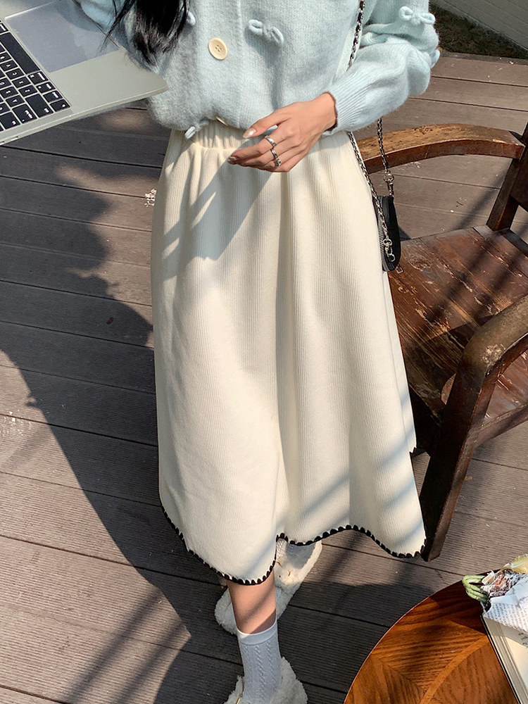 米白色针织秋冬设计感别致潮半身裙 樱米萱半身裙