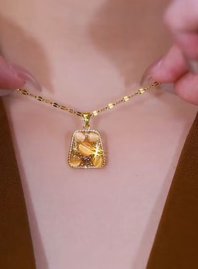 新款百搭金色方牌项链女小众设计感精美爆款轻奢气质饰品项链女