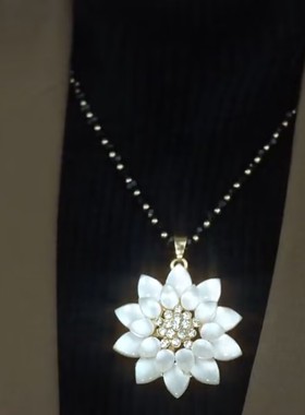 韩国水晶牡丹花朵吊坠毛衣链长款女项链百搭简约链子衣服配饰挂件