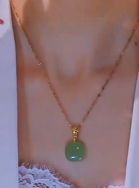 新款小方糖绿色无事牌项链女网红爆款时尚轻奢气质百搭精美项链女