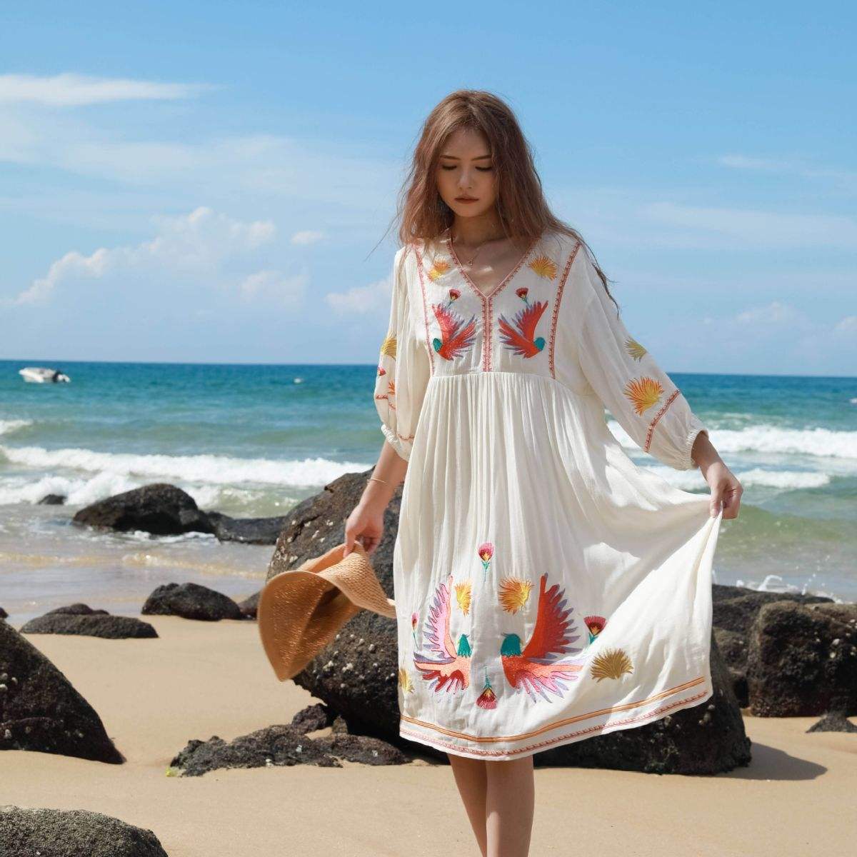 三亚民族风刺绣旅行拍照复古沙滩裙宽松海边度假沙漠长裙超仙F962