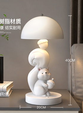 奶油风可爱松鼠台灯摆件
