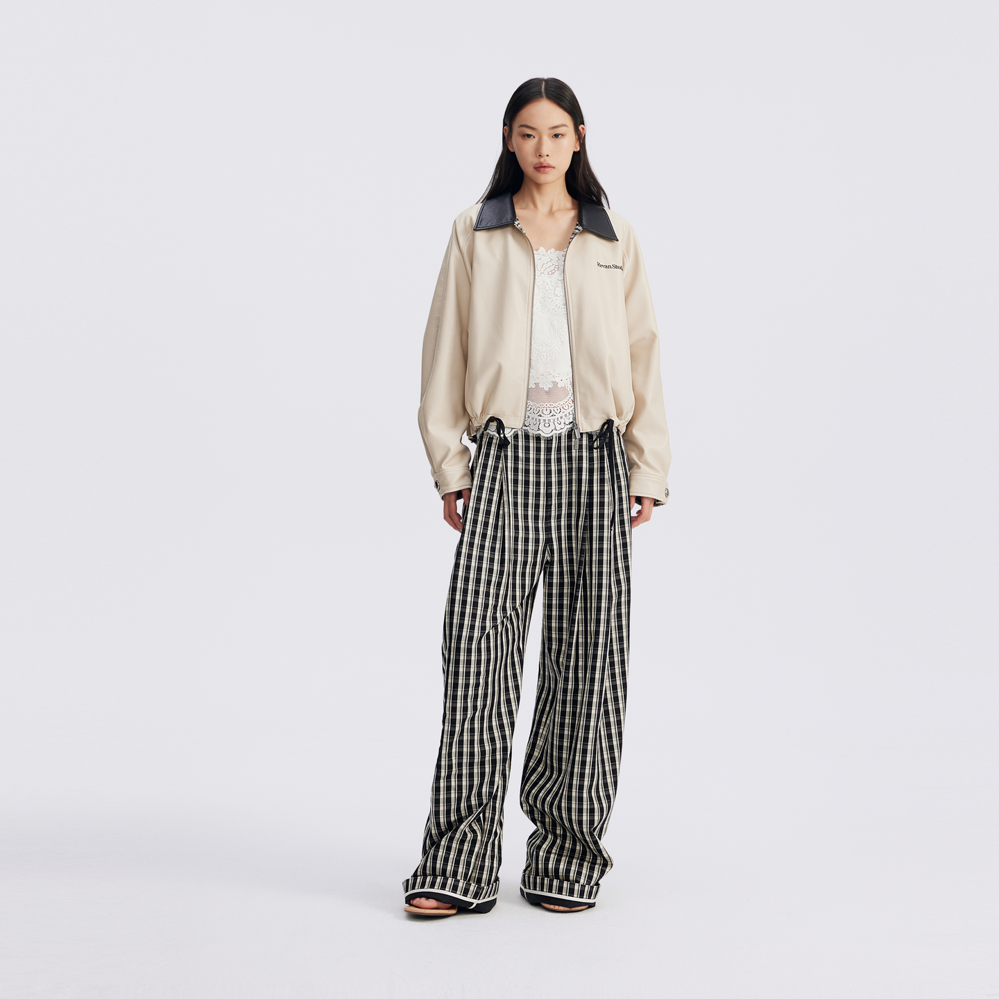 REVAN芮范2025秋季新品双面穿气球形格纹PU皮短外套RL70105161 - 图2