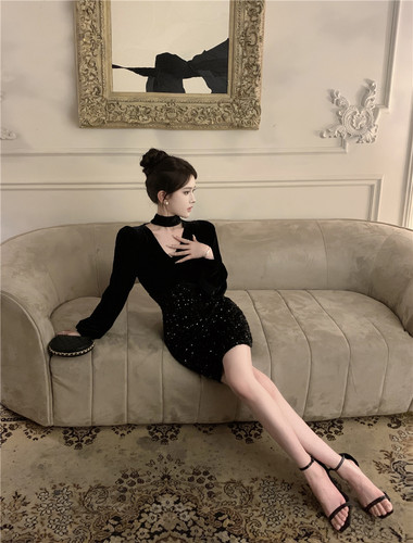 法式v领气质秋冬黑色连衣裙女金丝绒长袖亮片收腰显瘦包臀短裙子 - 图2