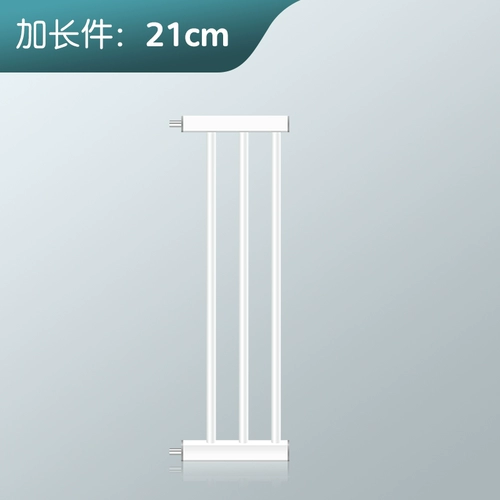 Недавно модернизированное забор для домашних животных. Изоляция дверной двери ограждения ограждение.