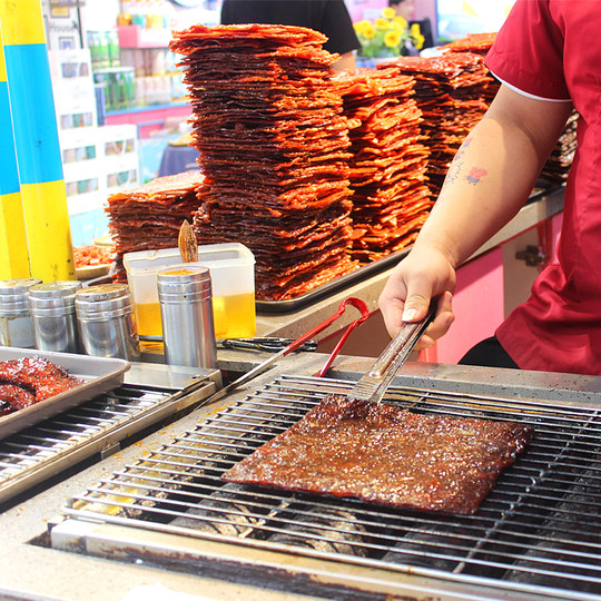 Поросенок находит мясо, свежезажаренную говядину, сушеную фирменную продукцию Сямэнь