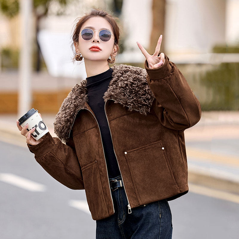 仿羊羔绒麂皮绒羽绒服巨好看的冬装外套女款2025新款今年流行爆款,淘宝优惠券,粉丝福利购,淘宝优惠卷