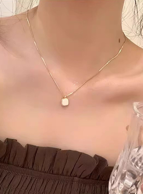 DoRa｜高级感方形贝壳吊坠锁骨链轻奢小众项链新款2024爆款配饰女