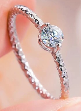 D色莫桑石波光粼粼戒指