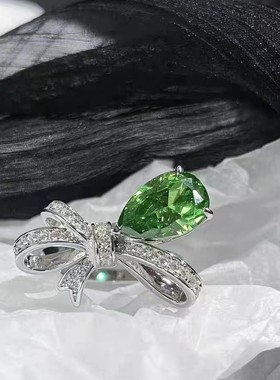 绿鸽子蛋蝴蝶结丝带戒指