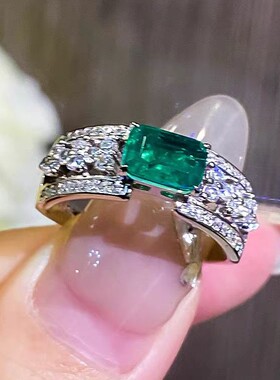 口D色莫桑石祖母绿方钻戒指