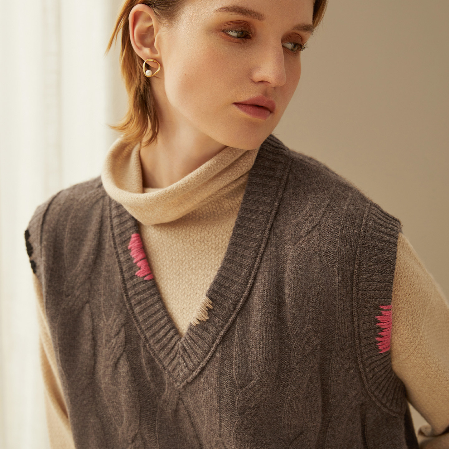 鹿王羊绒马夹女士领手工点缀绞花无袖马甲保暖纯色休闲秋冬新款,淘宝优惠券,粉丝福利购,淘宝优惠卷