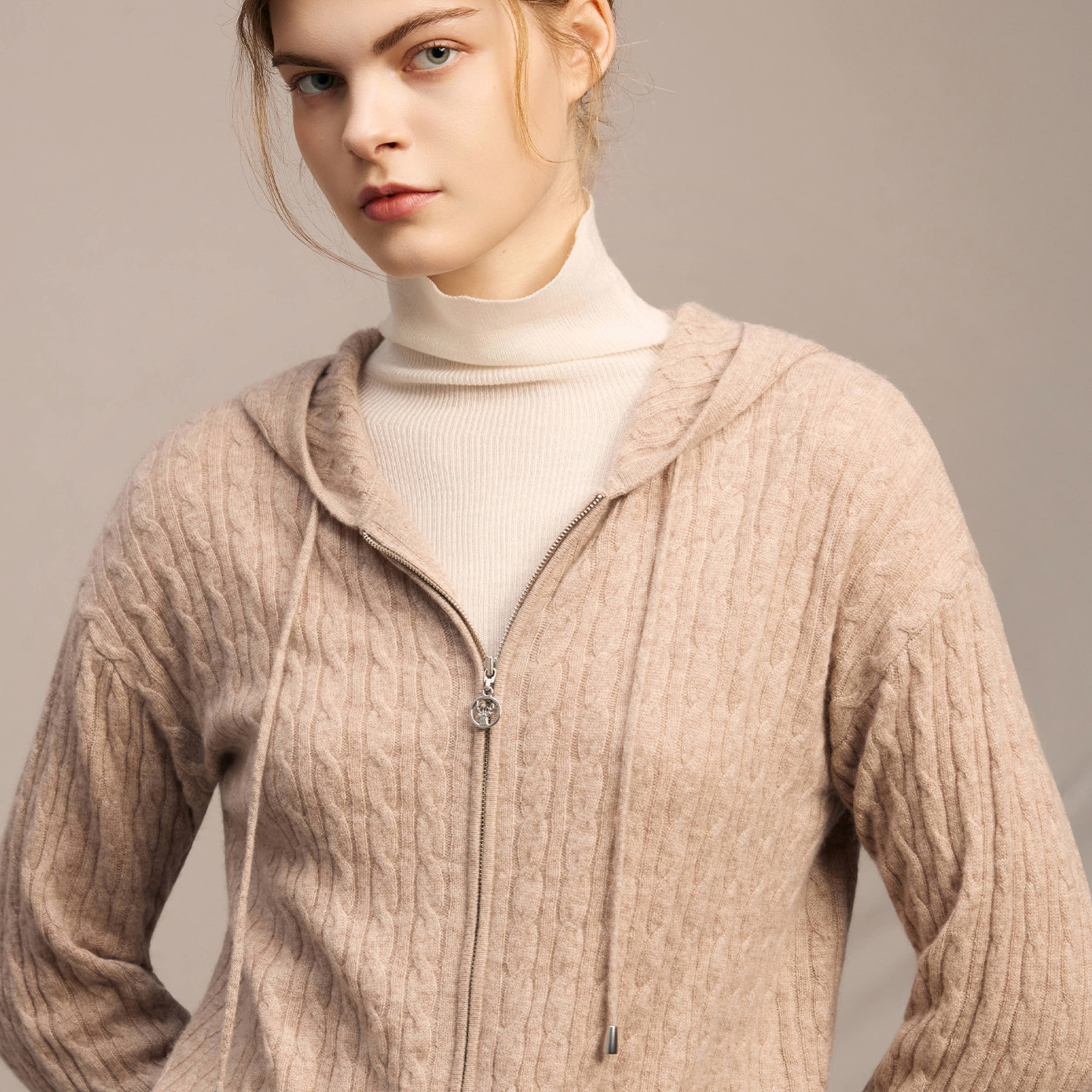 鹿王100%山羊绒衫女连帽拉链开衫针织保暖毛衣外套25年秋冬新款,淘宝优惠券,粉丝福利购,淘宝优惠卷