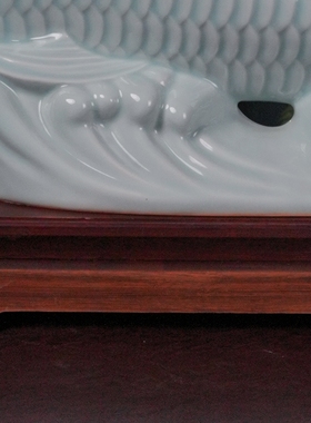 龙泉窑青瓷杨斌金龙鱼摆件