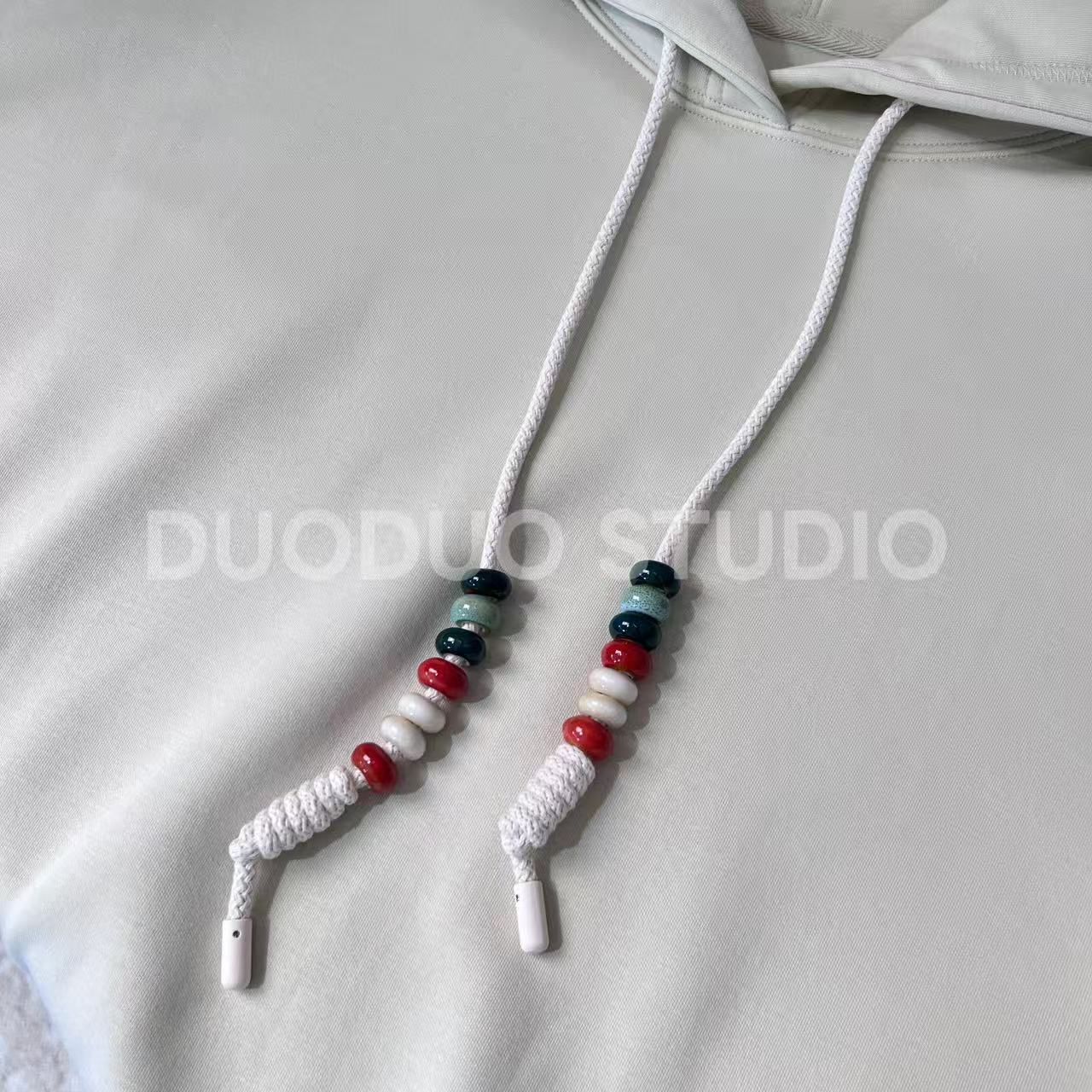 【多多还是多多】果冻针织料 景德镇陶瓷串珠薄绒连帽卫衣E6017 - 图1