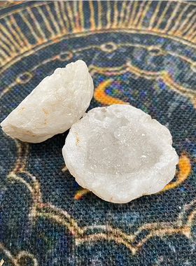 天然白水晶洞饰品原石玛瑙洞