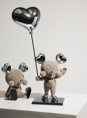 潮玩kaws公仔卡通熊摆件创意玩偶手办装饰品儿童房展示架软装家居