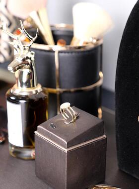 轻奢样板房间装饰品摆件衣帽间梳妆台托盘组合套装颈膜项链化妆桶