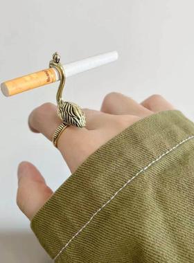 创意复古嘻哈鸟烟拖烟夹戒指开口个性新款男女夹烟指环饰品防熏黄