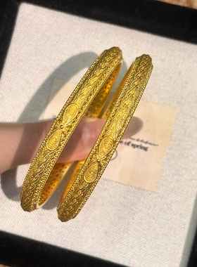 轻奢金色雕花手镯女三圈镯子精致爆闪送女友黄金手环