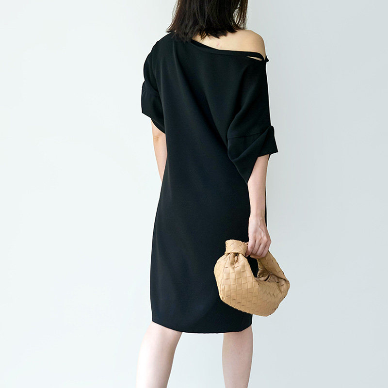 一字肩连衣裙女2020中长款小黑裙子 裙踪魅影连衣裙