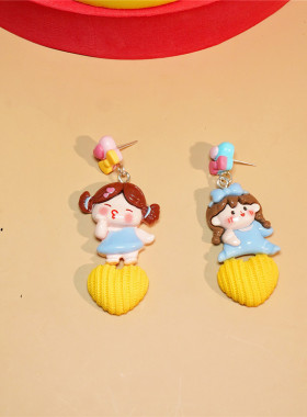 原创手作卡通小女孩树脂娃娃耳环