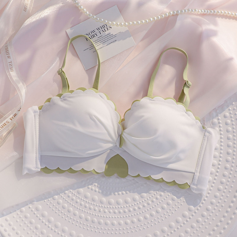 女小胸聚拢上托收副乳防下垂胸罩 两只蜜桃文胸