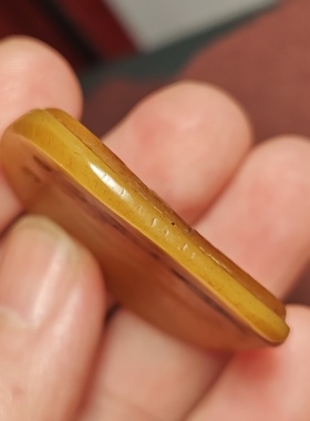 西藏元素蜡黄色牦牛骨玉化灵骨包浆油润老宝塔图腾随身佩戴挂件款