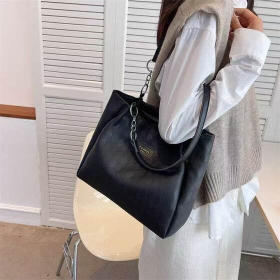2026 Summer New Large Capacity Simple Women's Bag Commuting Niche Versatile Shoulder Bag Tote Bag
