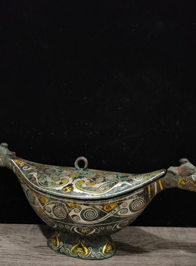 纯铜错金银云纹龙头尊高:18.5厘米 长:43厘米 宽:14厘米重:2200克