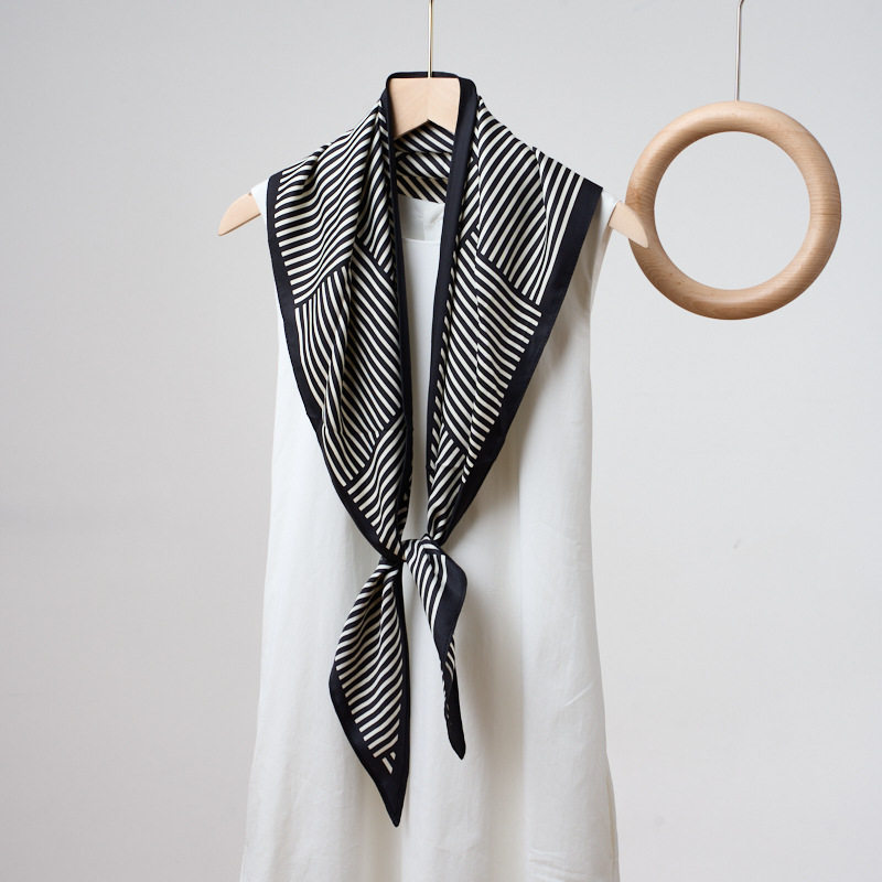 丝巾黑白条纹三角巾爆款新款简约印花搭配西装仿真丝腰带女百搭