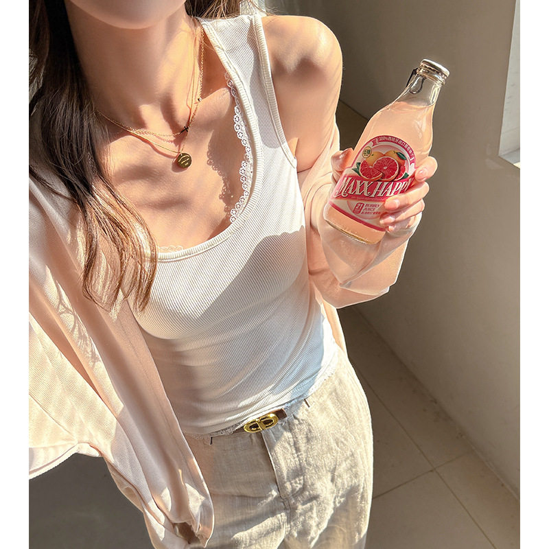 2026网红方领吊带背心女蕾丝拼接设计感显瘦打底内搭韩系纯色上衣