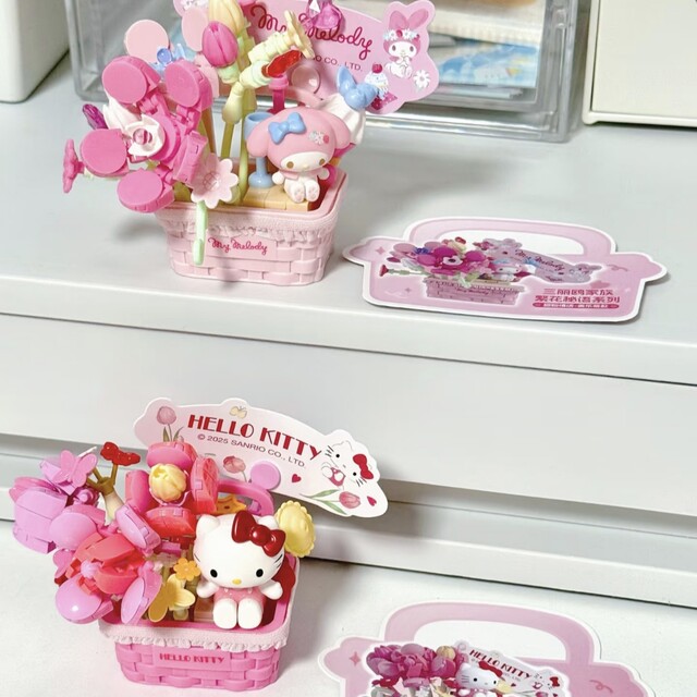 Sanrio Family Moonlight Society Building Blocks Flower Secret Series Blind Box Fun High Assemblage Educational Toys Women's Gift