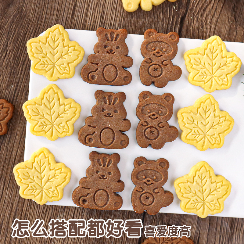 Baked biscuits and cakes decorated with cartoon raccoon-shaped wooden chaff cups decorated with edible maple leaf inserts
